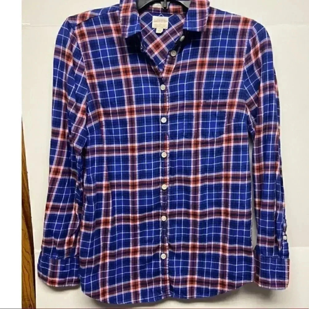 J. crew FACTORY J crew womens button down blue plaid flannel boy fit. XS
